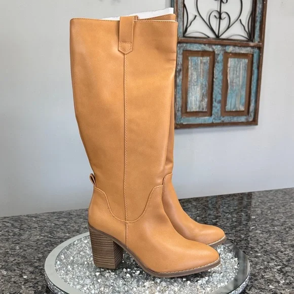Universal Thread Tan Heeled Boots - Picture 1 of 14